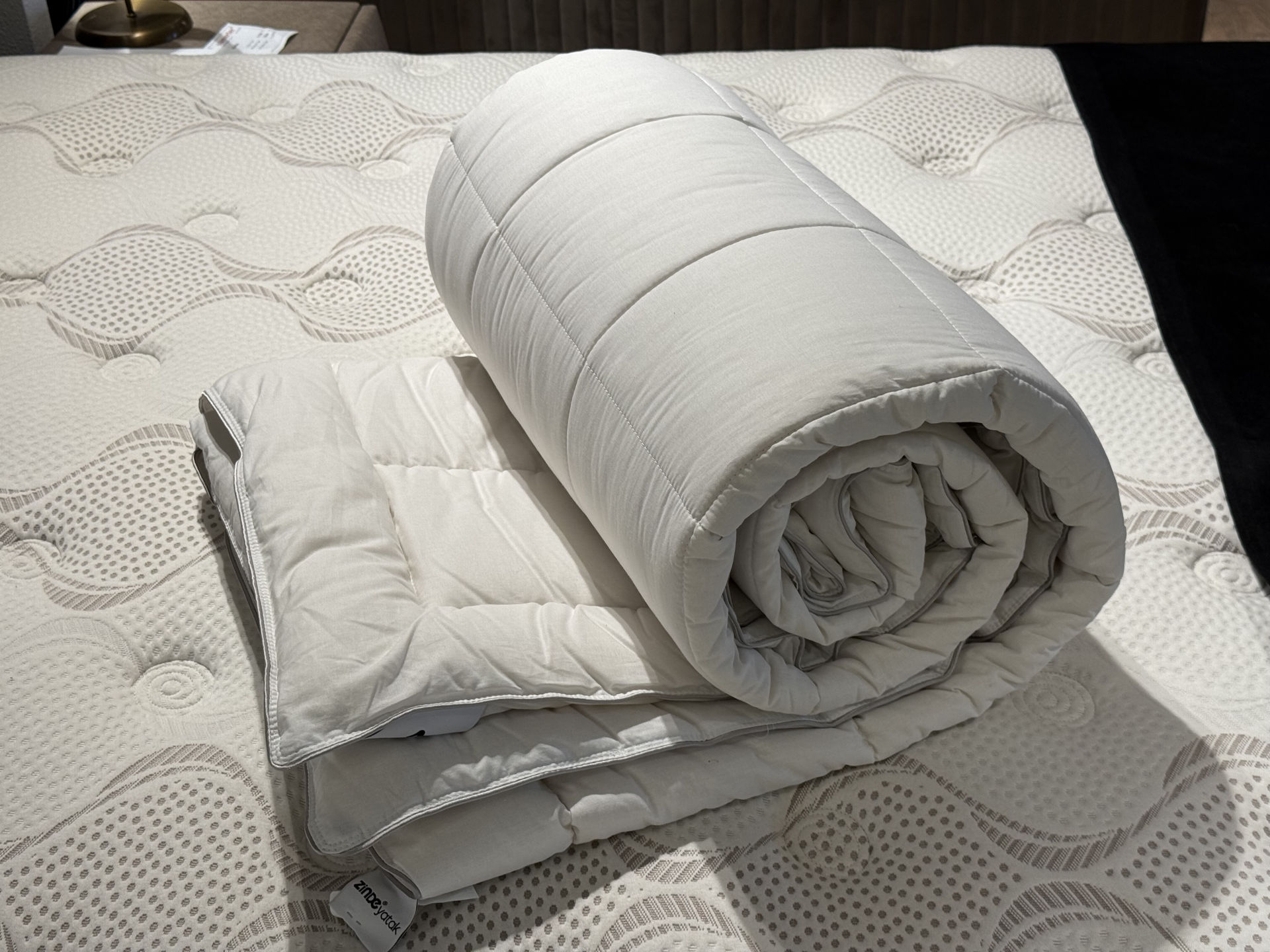 Zinde Pamuk Yorgan 195*215 Saten Tek Biye Çift Kişilik